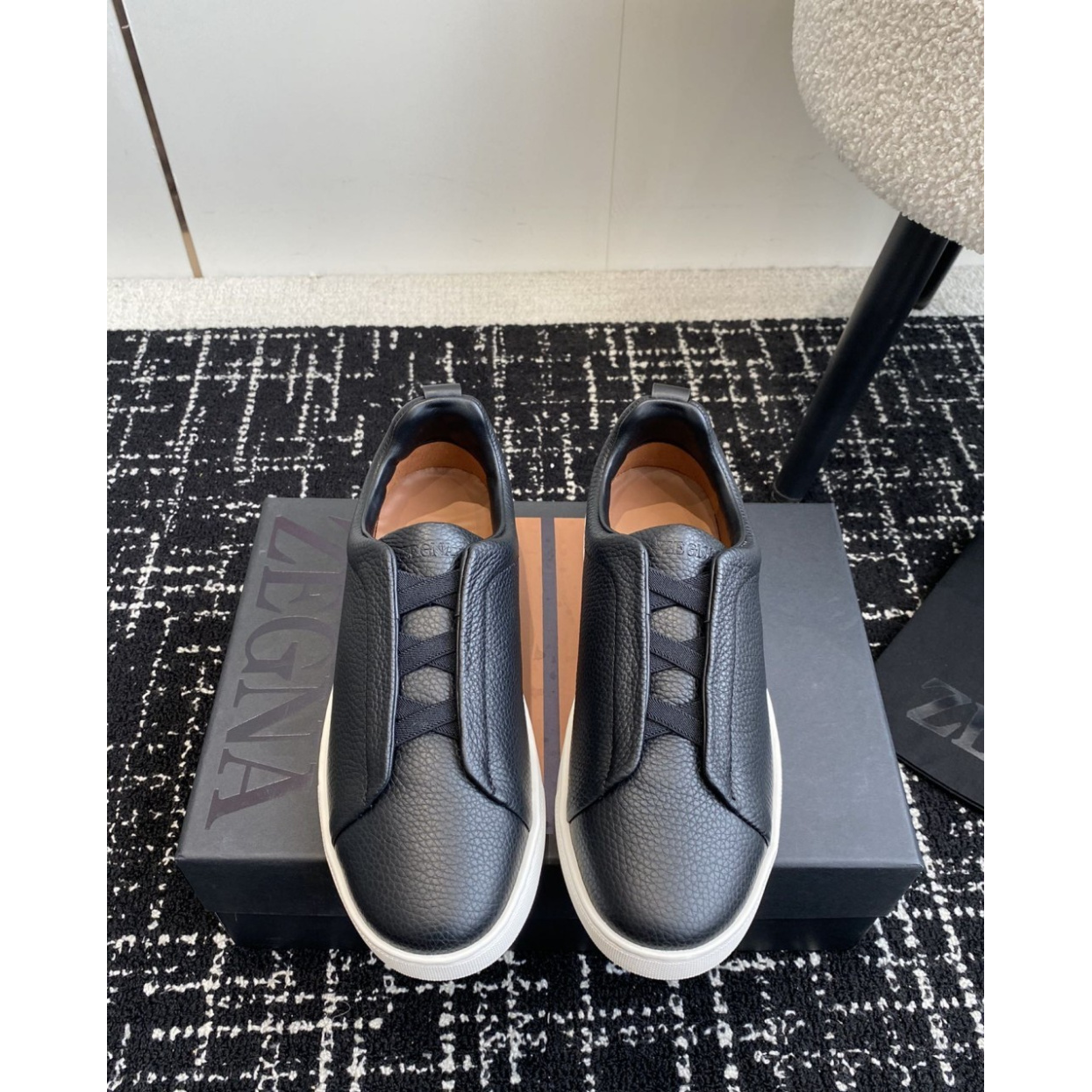 Zegna Triple Stitch em Couro Granulado Preto/Branco
