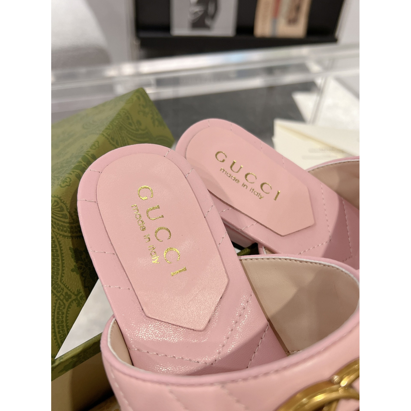 Sandália Gucci com Double G Rosa