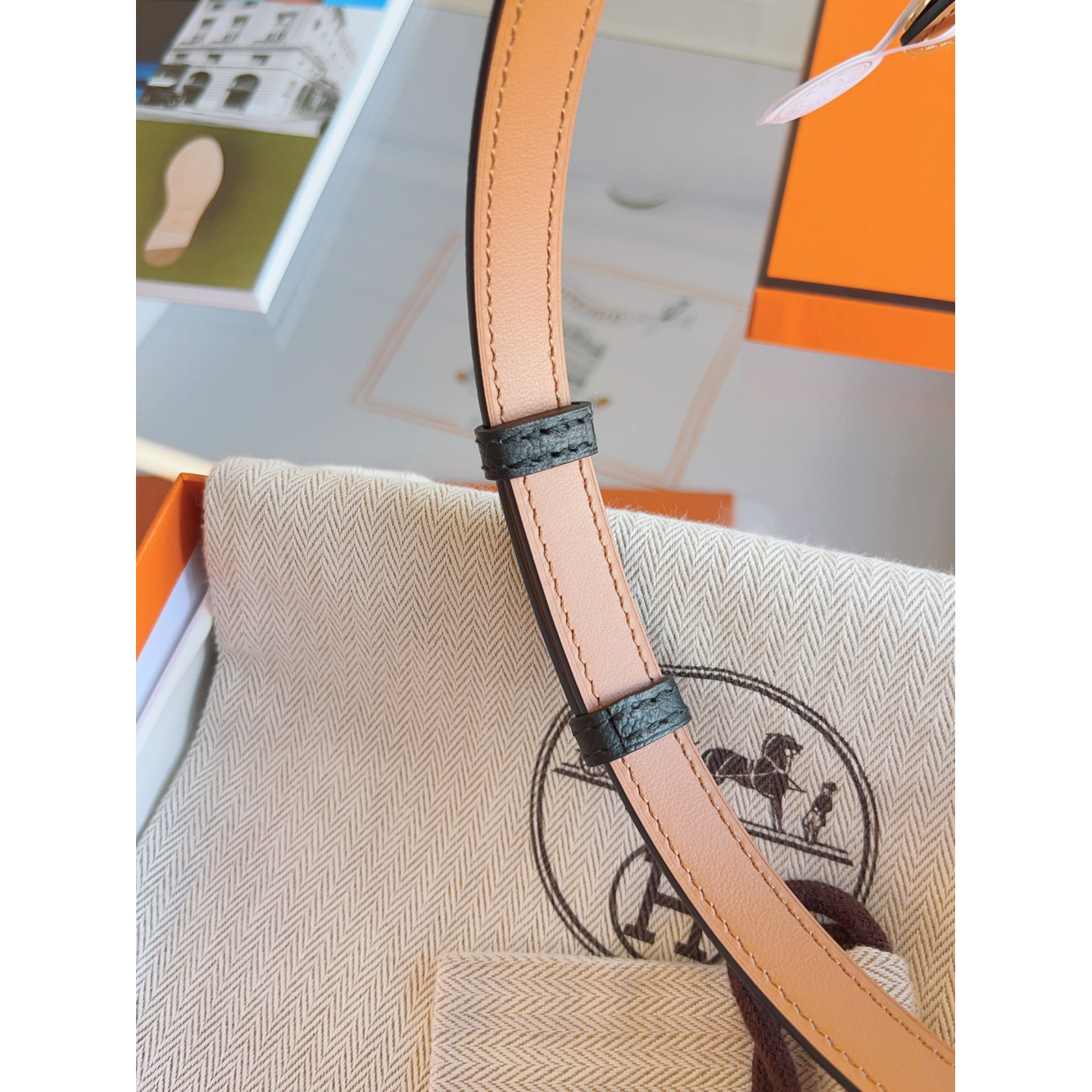 Cinto Hermès Kelly em Couro Preto com Fivela Kelly Dourada 1.8cm