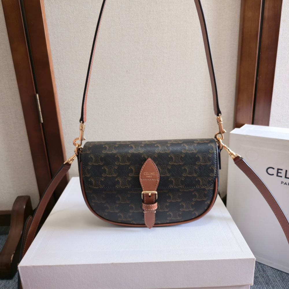 Bolsa Celine Folco Shoulder Bag em Triomphe Canvas 20x14x5cm