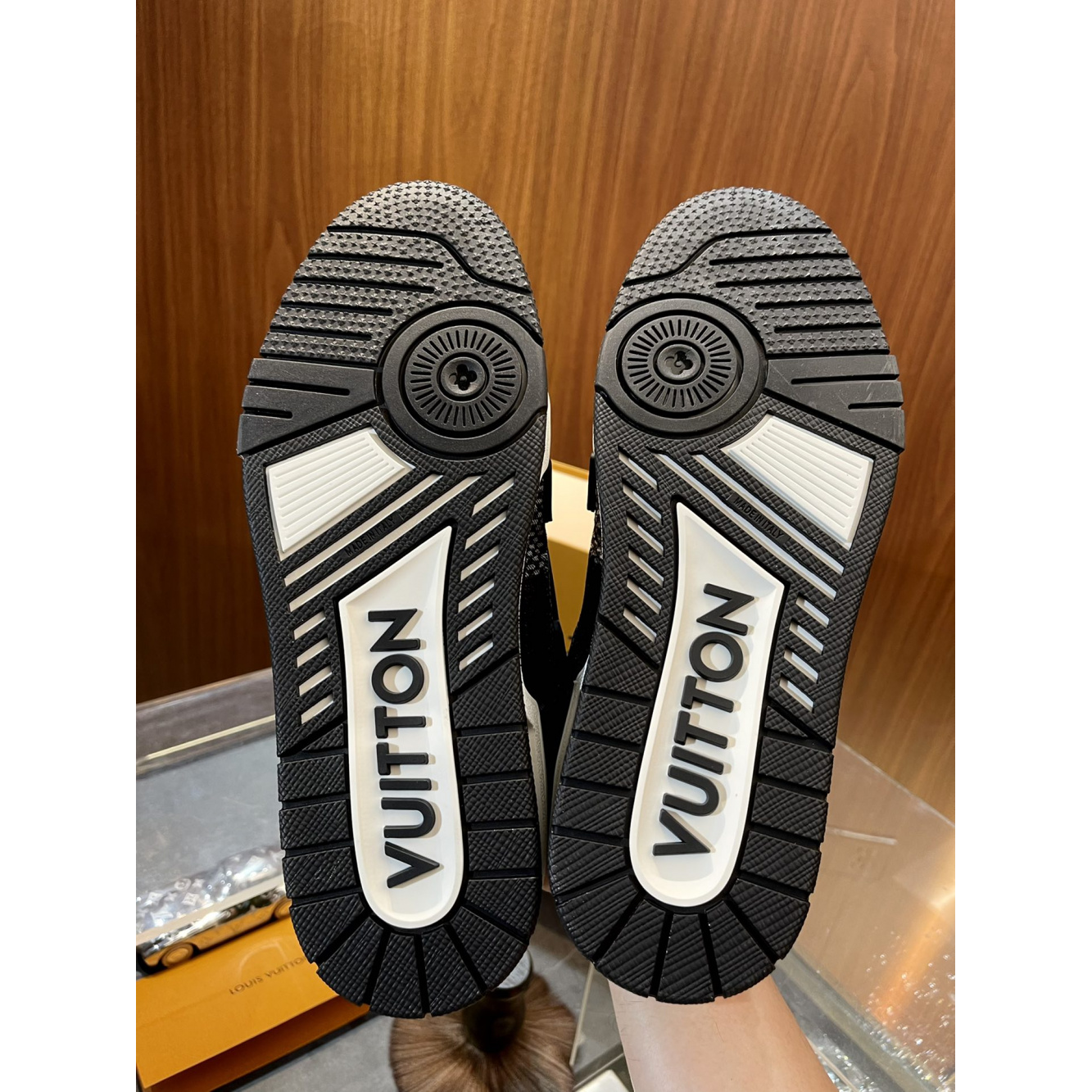 Louis Vuitton Trainer White/black
