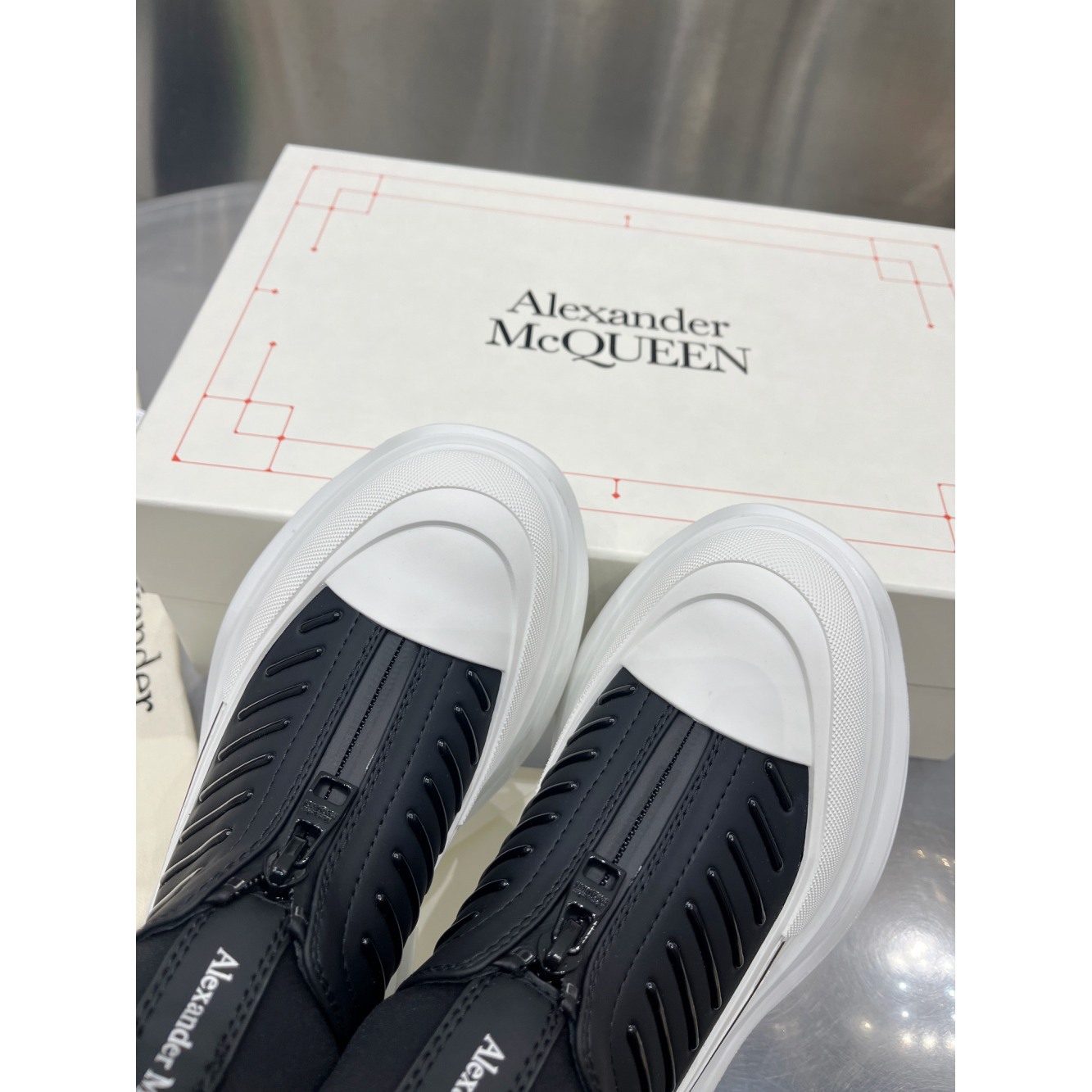 Tênis Alexander Mcqueen Tread Slick Branco/Preto