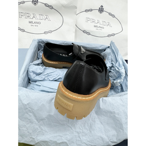 Loafer Prada Mocassim em Couro Preto/Marrom