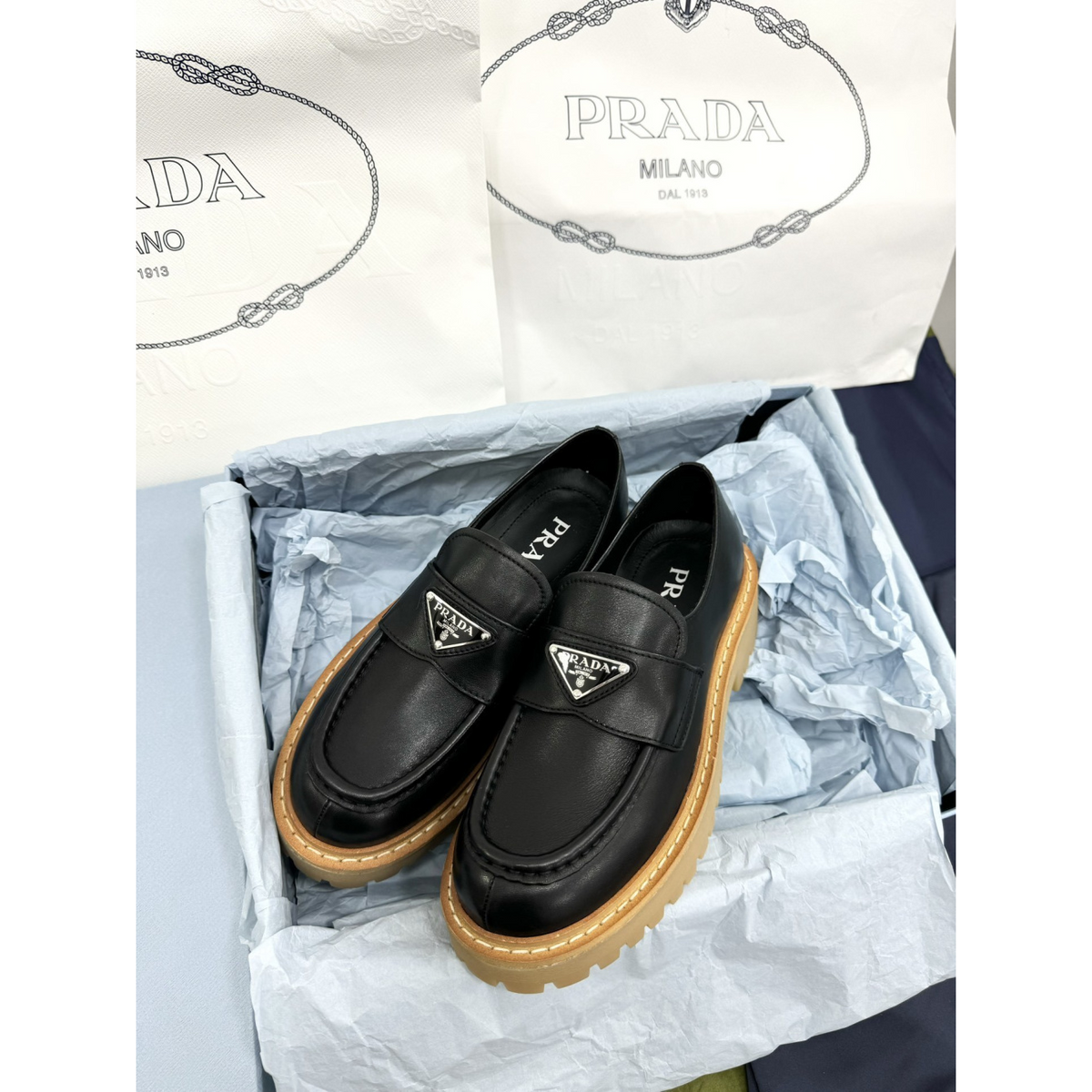 Loafer Prada Mocassim em Couro Preto/Marrom