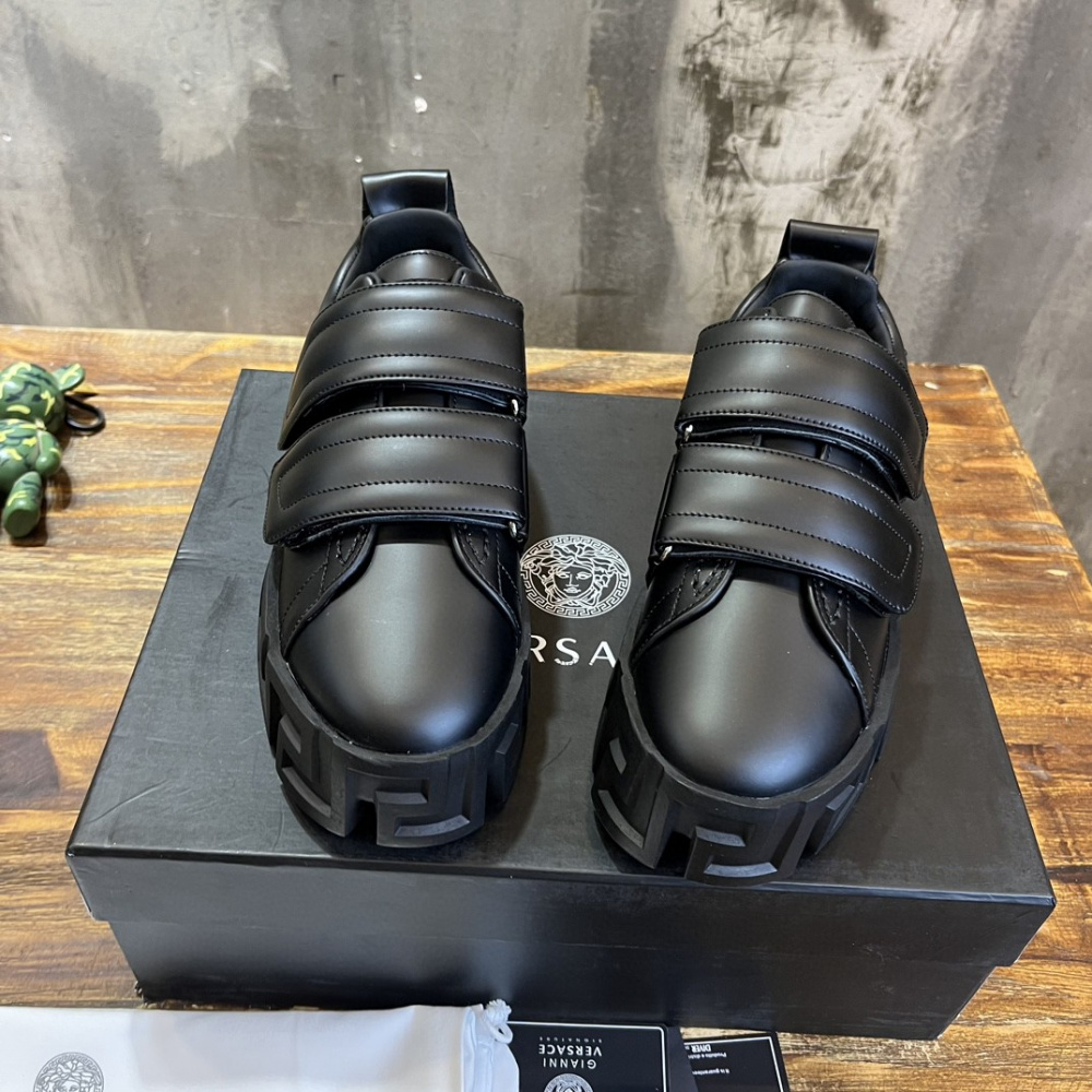 Tênis Versace Greca Labyrinth de Couro Preto