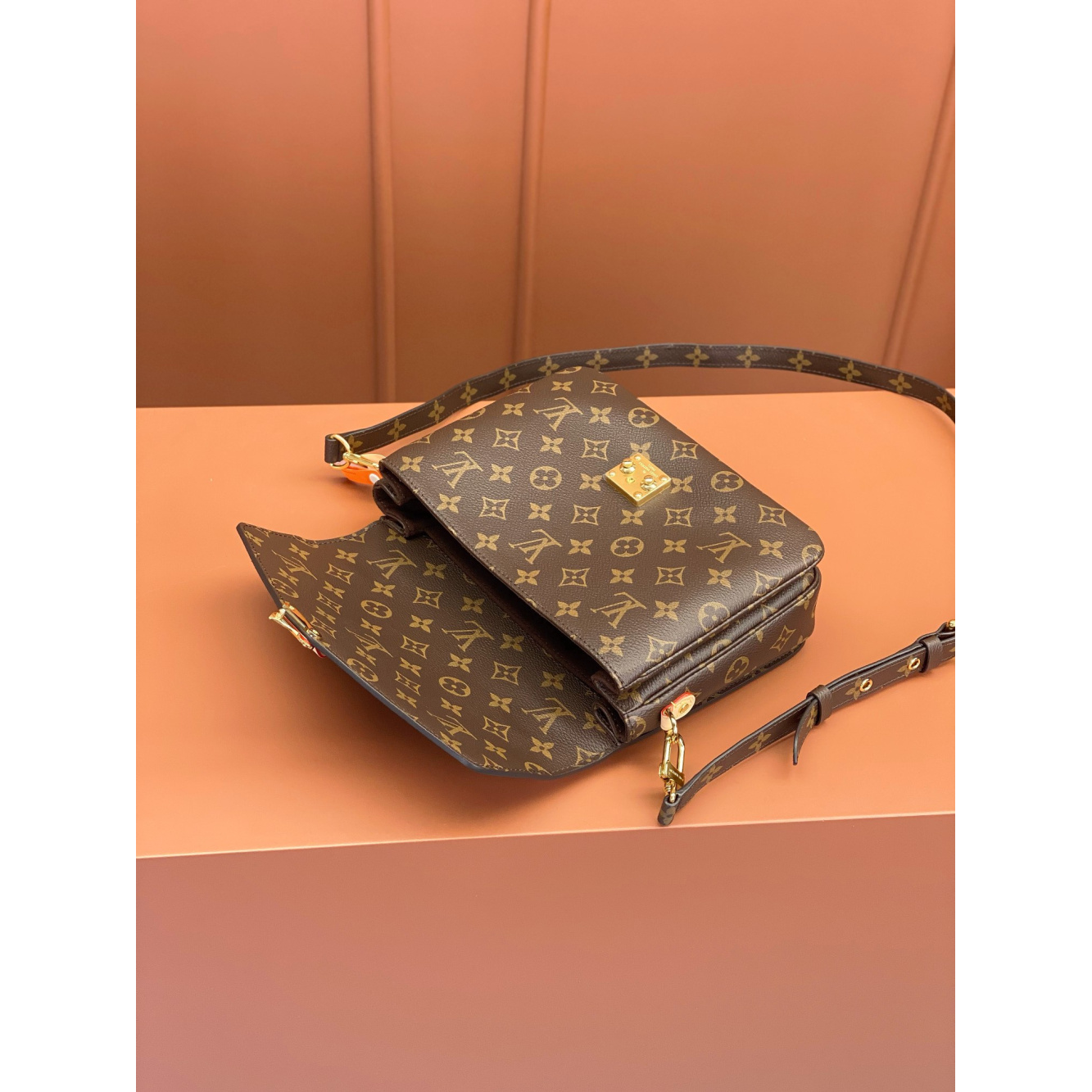 Bolsa Louis Vuitton Pochette Métis LV 25x19x7 cm (Monogram, Monogram Reverse)