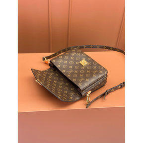 Bolsa Louis Vuitton Pochette Métis LV 25x19x7 cm (Monogram, Monogram Reverse)