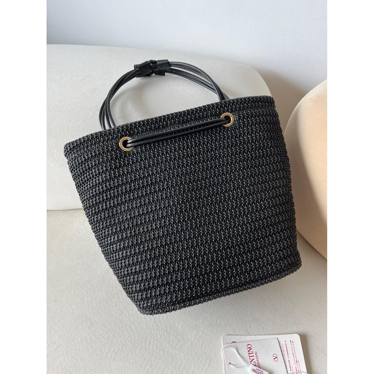 Bolsa Valentino Garavani Tote Escape em Ráfia 36x27x16cm
