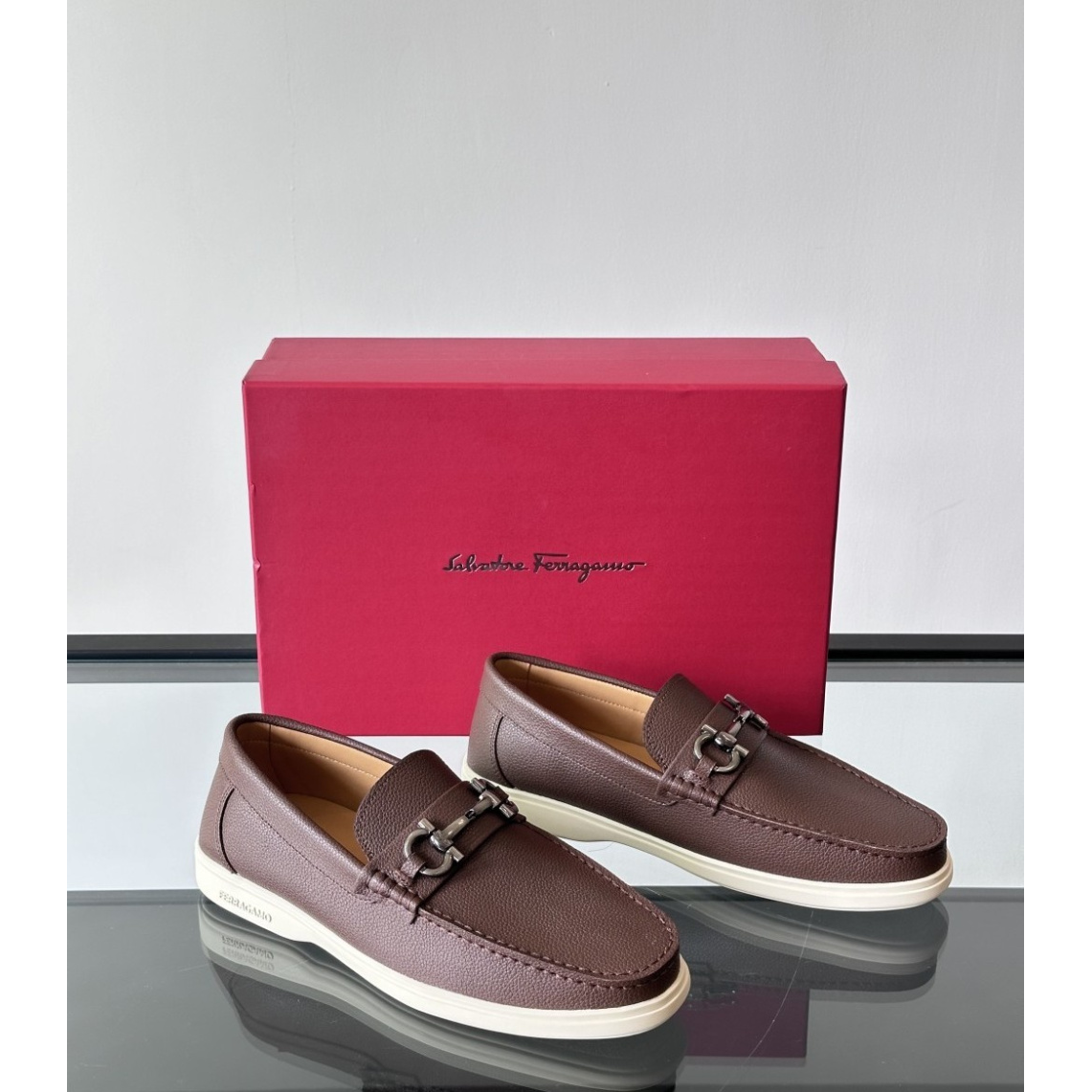 Sapato Mocassim Salvatore Ferragamo Casual Marrom com Fivela Gancini