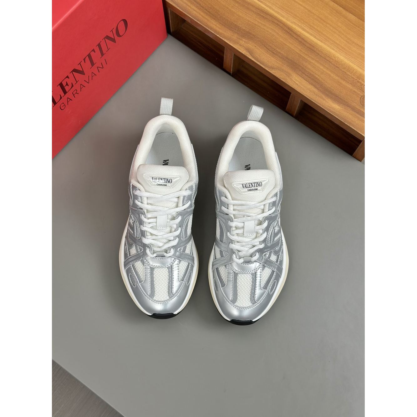 Tênis Valentino Garavani Easy Jog Prata