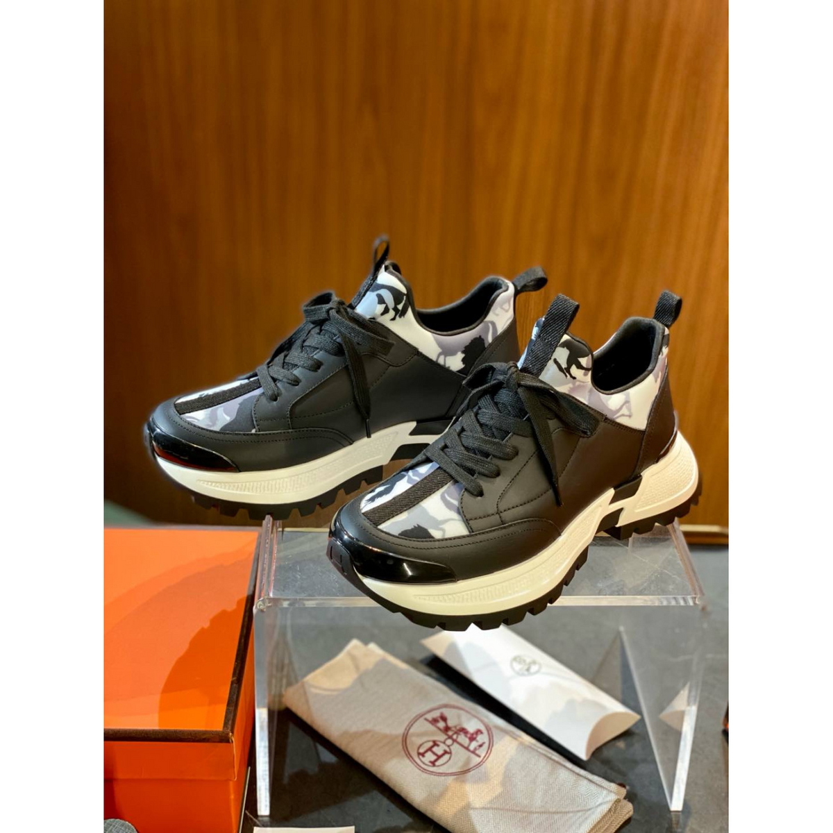 Tênis Hermès Boucing Jump Preto Estampado