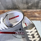 Prada Tênis de Couro com Logo Cinza