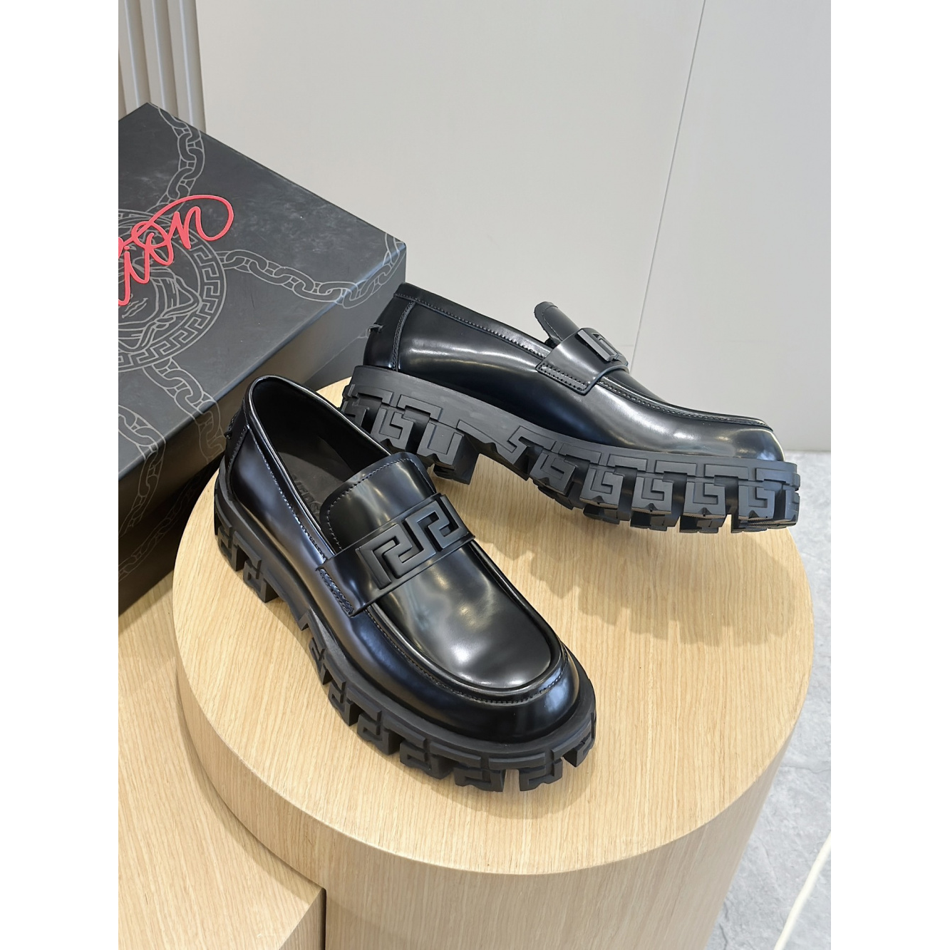 Tênis Versace Loafer Logo Preta