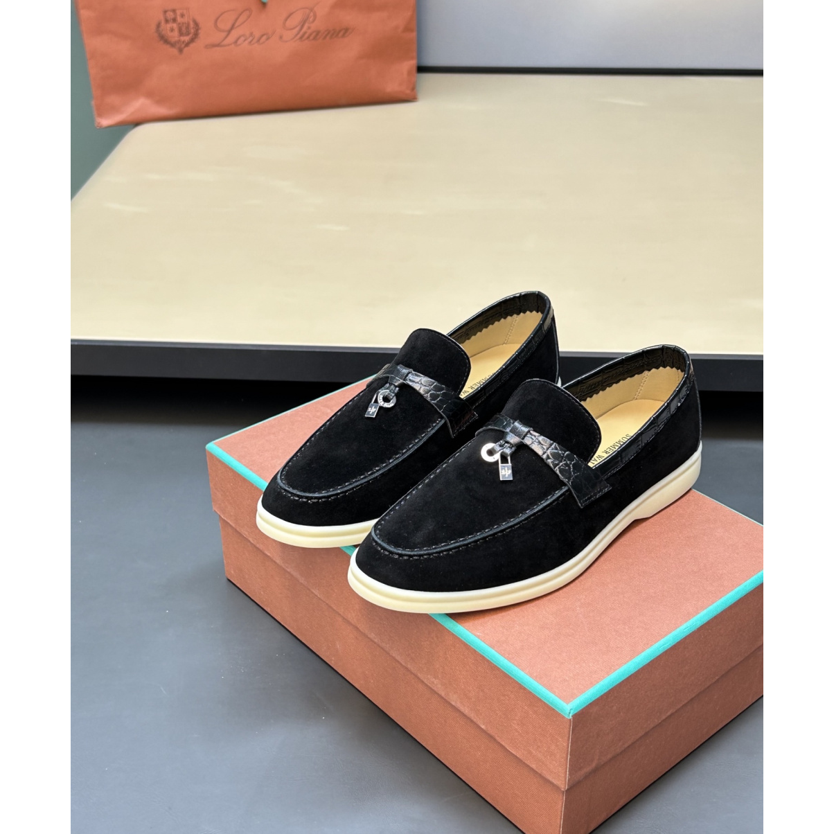 Summer Charms Walk Loro Piana Loafer Camurça Preto