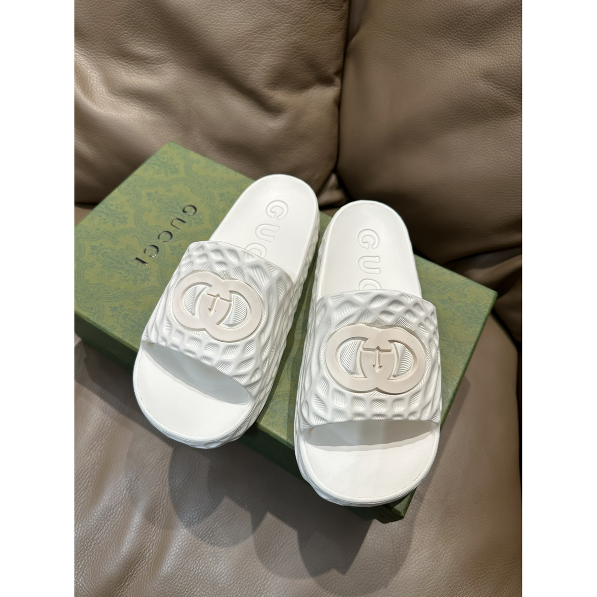 Chinelo Slide Gucci GG Interlocking Branco Sandália