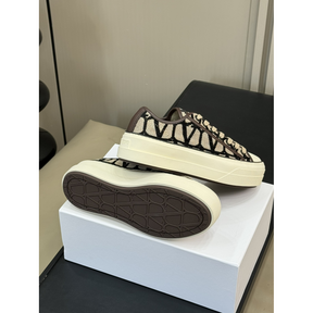 Tênis Valentino Garavani Toile Iconographe Totaloop Low-Top Preto/Bege