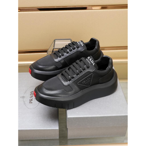Prada Tênis em Preto