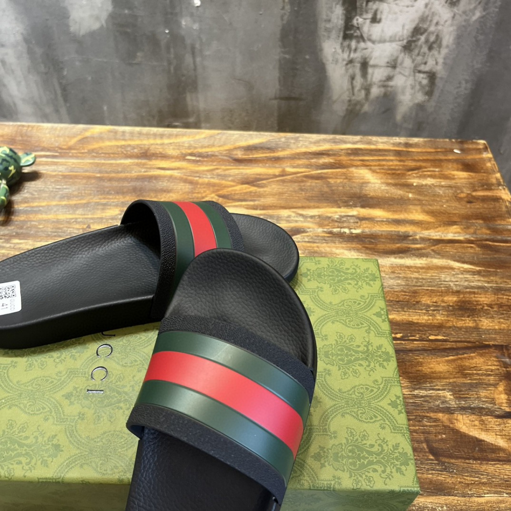 Gucci Slide Clássica Preta