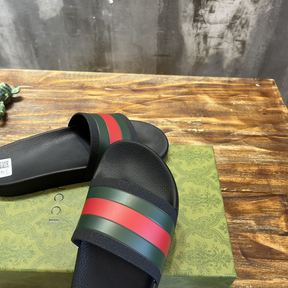 Gucci Slide Clássica Preta