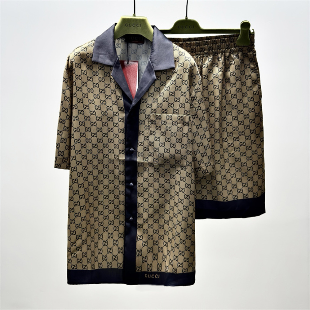 Conjunto Gucci Camisa e Bermuda Seda Azul e Bege