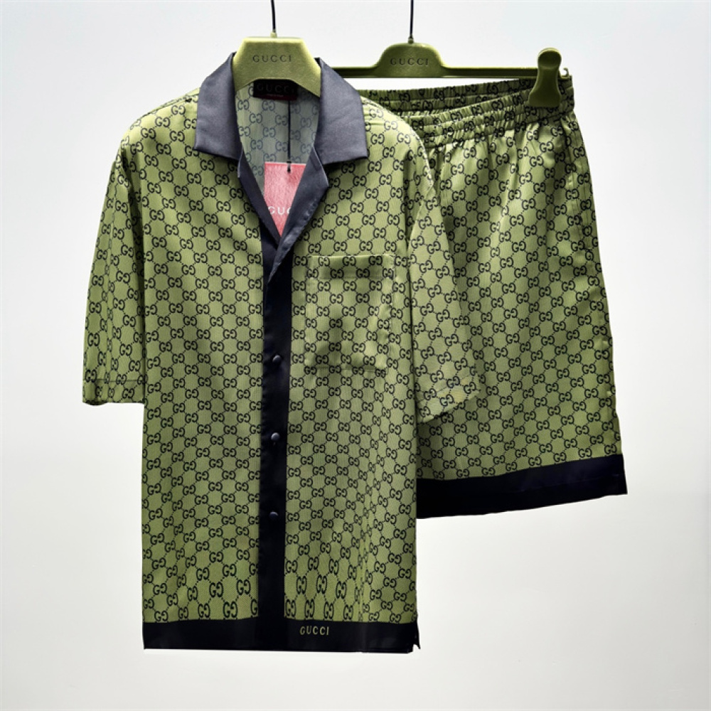 Conjunto Gucci Camisa e Bermuda Seda Verde e Azul Escuro