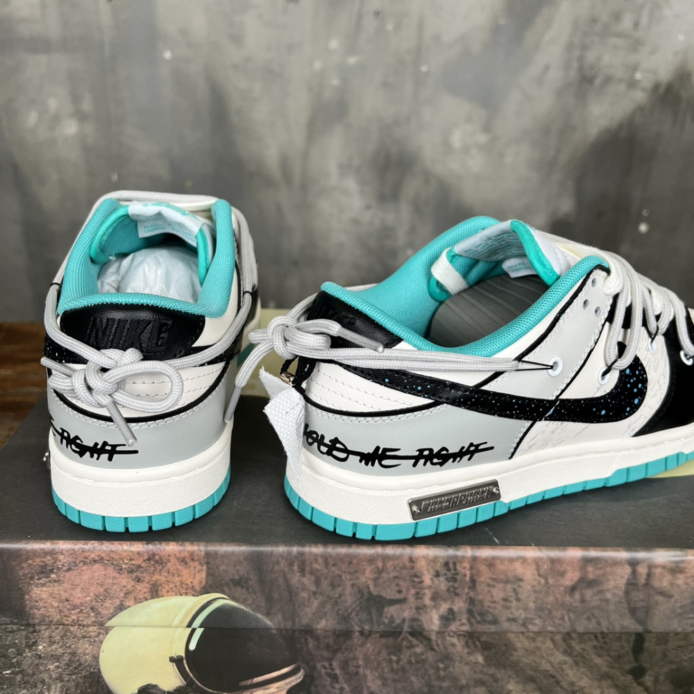 Nike SB Dunk Low Star Trek