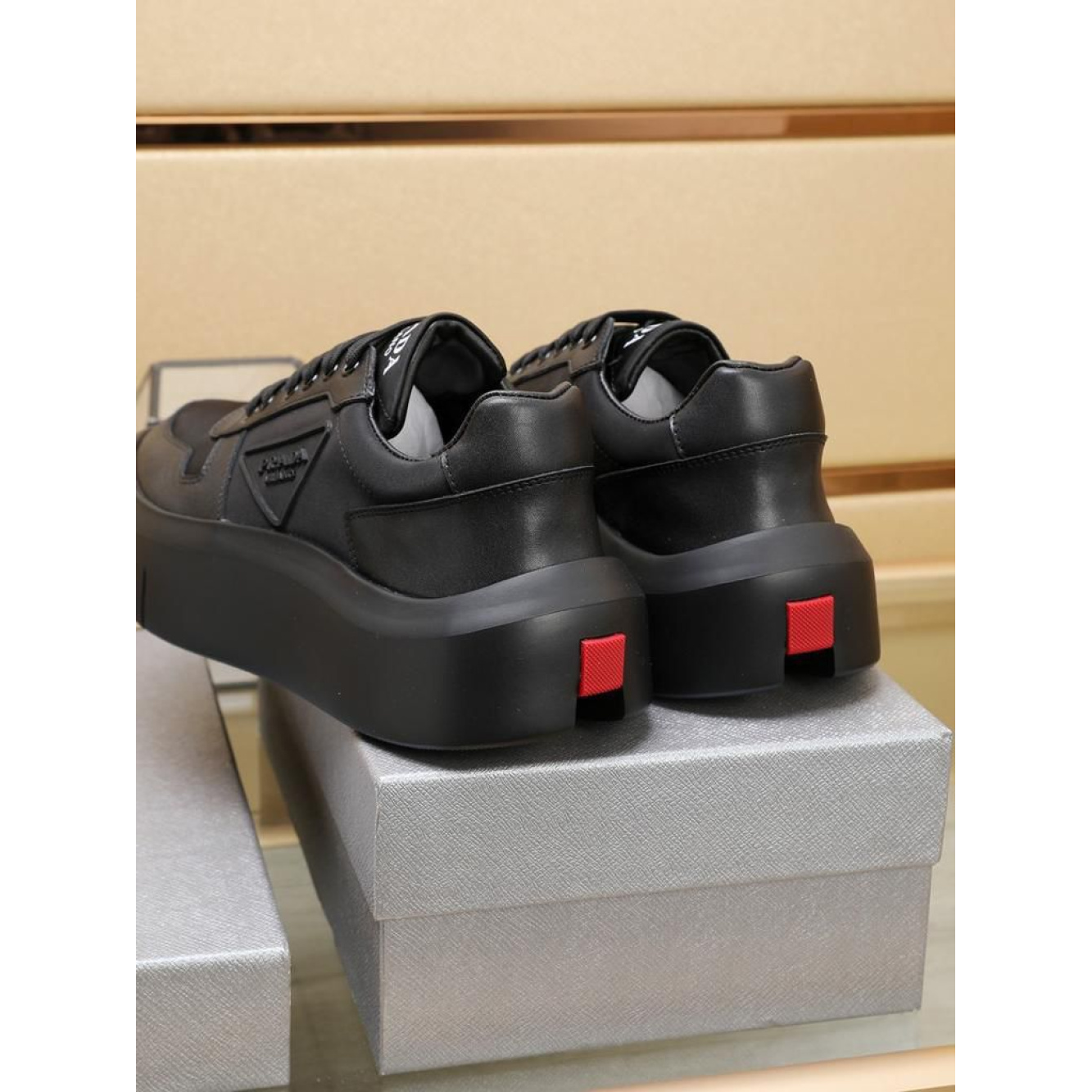 Prada Tênis em Preto