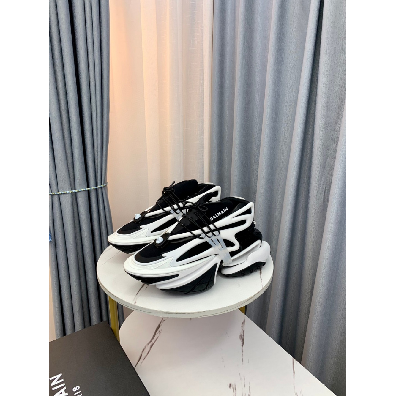 Balmain Unicorn Preto&Branco