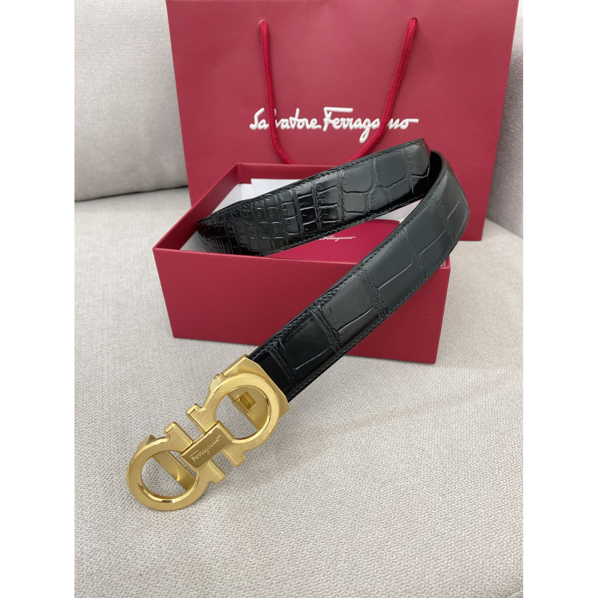 Cinto Salvatore Ferragamo Gancini Couro Croco Preto Fivela Dourada 3,5cm
