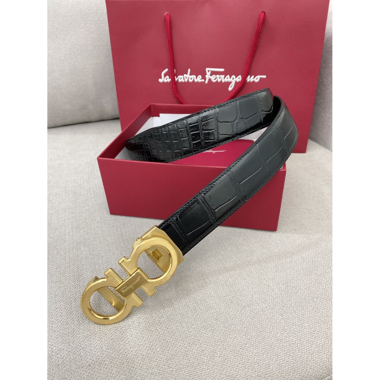 Cinto Salvatore Ferragamo Gancini Couro Croco Preto Fivela Dourada 3,5cm