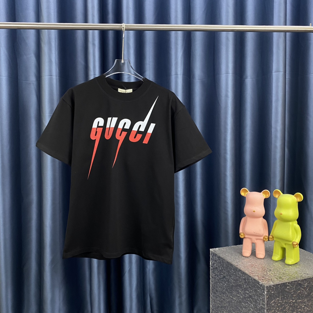 Camiseta com estampa Gucci Blade Preta