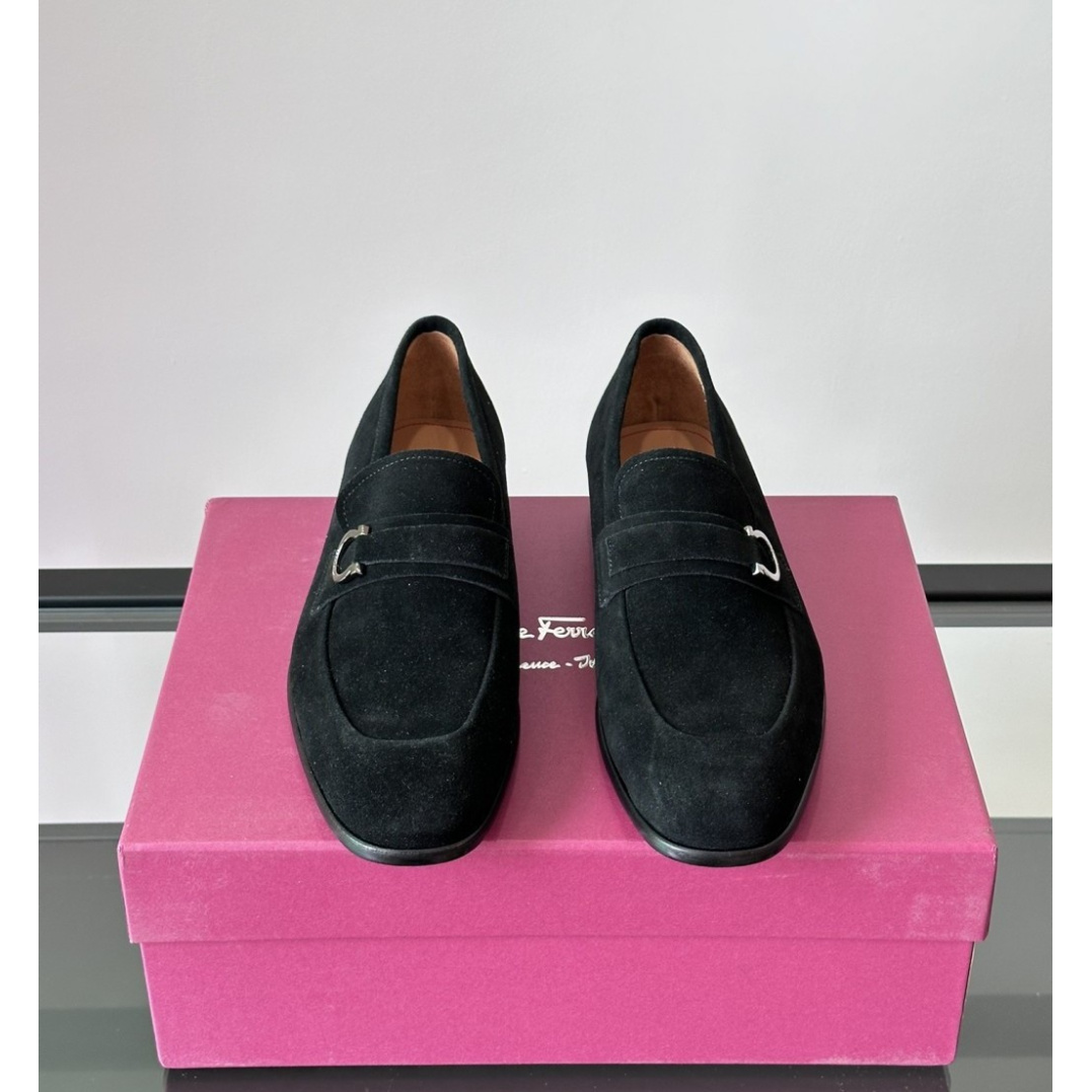 Sapato Mocassim Salvatore Ferragamo Social Camurça Preto com Fivela Gancini