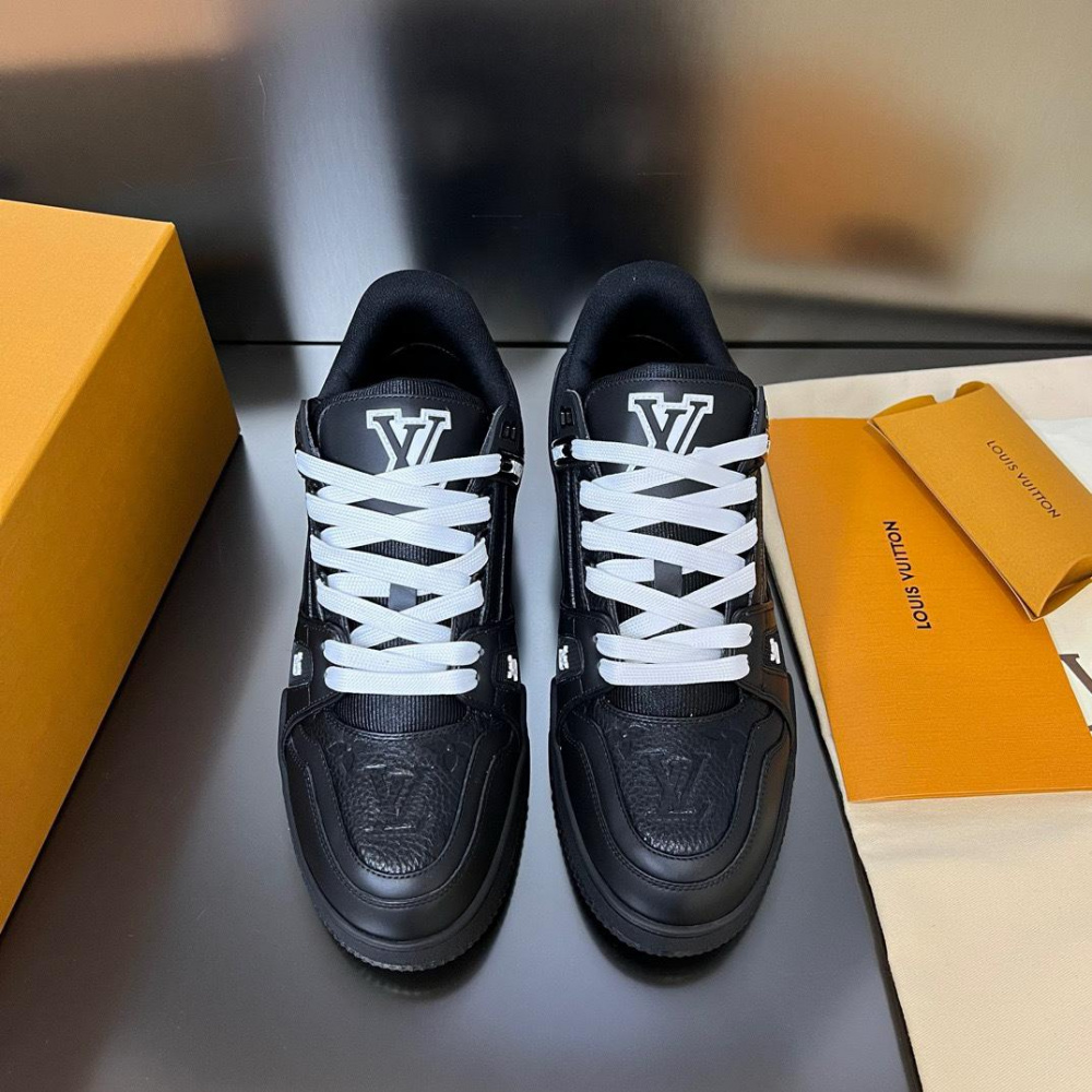 Louis Vuitton Trainer All Black