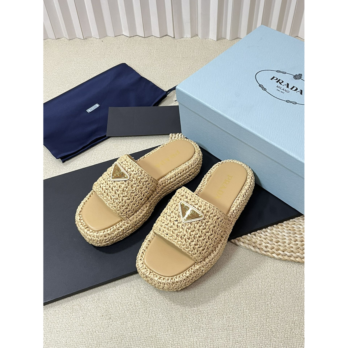 Sandália Prada FlatForm em crochê Bege