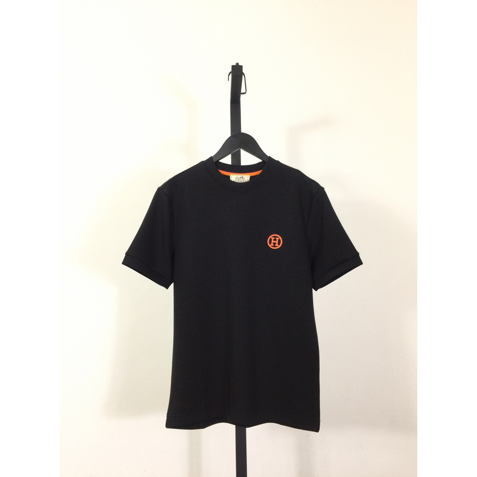 Camiseta Hermès com bordado H Preta