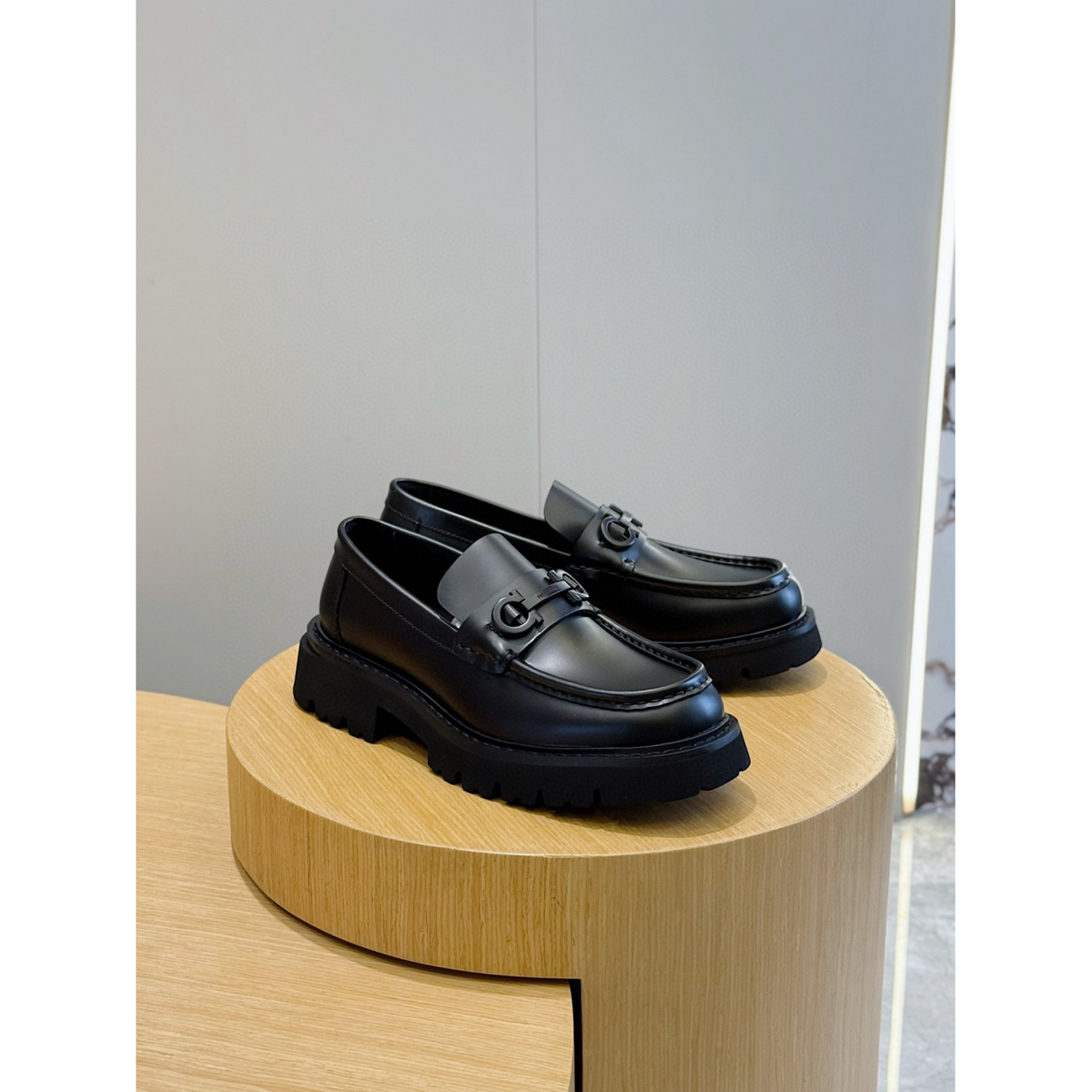 Salvatore Ferragamo Mocassim em Couro Escovado Preto