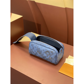 Necessaire Louis Vuitton LV Dopp Kit Azul 28x15x16.5cm