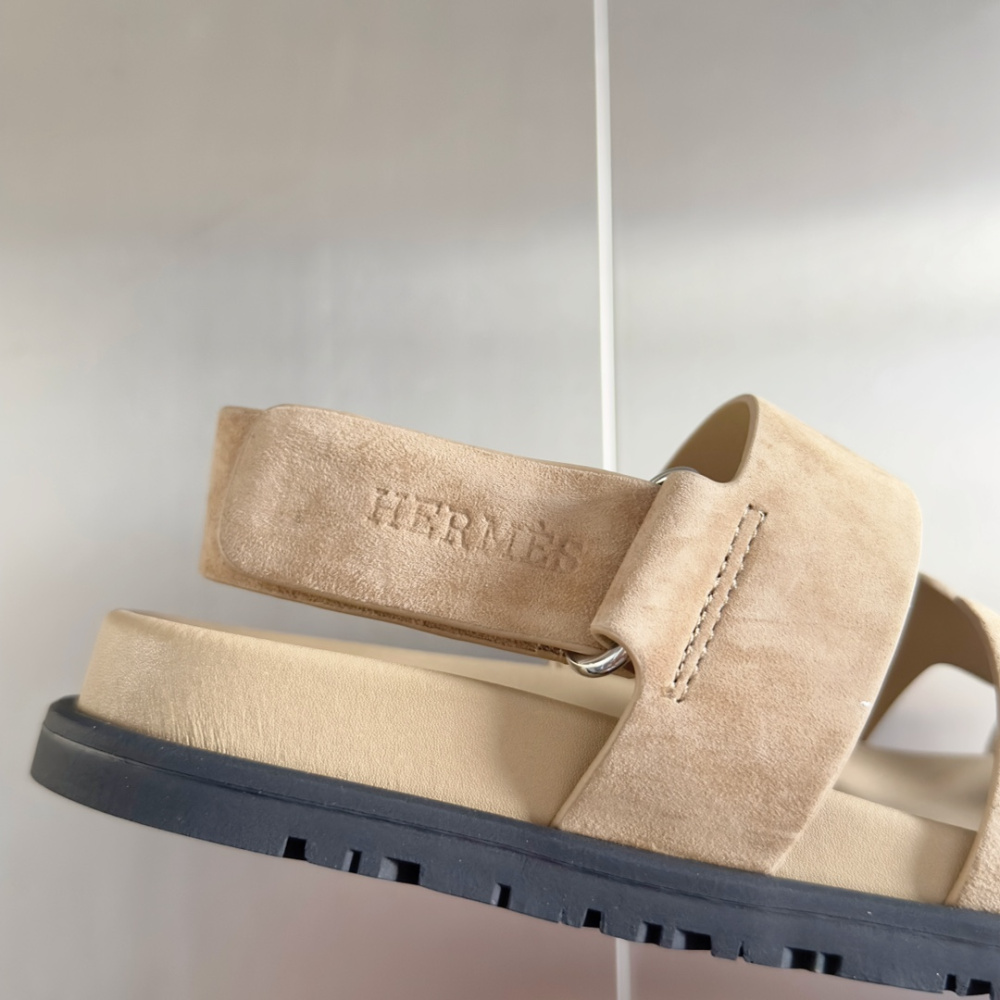 Sandália Hermès Genius em Camurça Bege