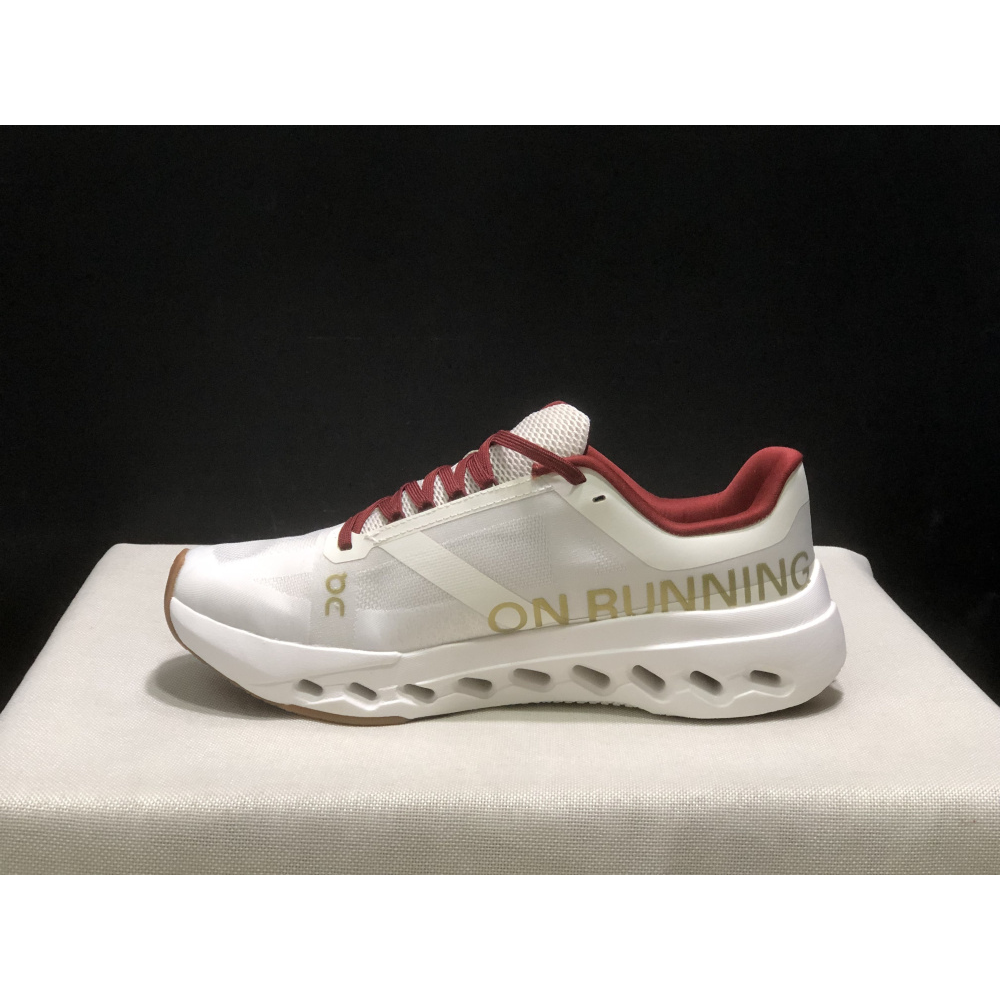 Tênis On Running Cloudsurfer Branco/Vermelho