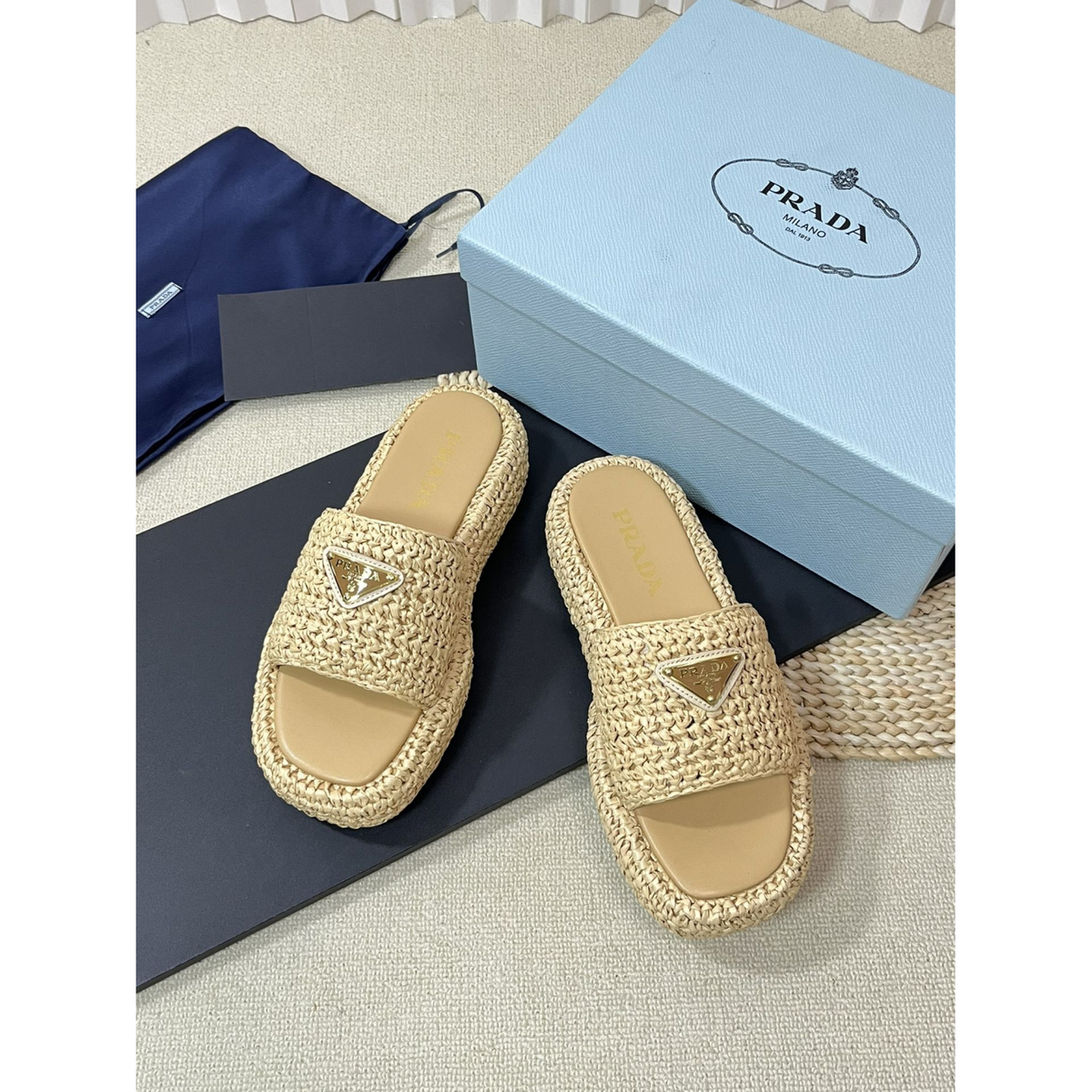 Sandália Prada FlatForm em crochê Bege