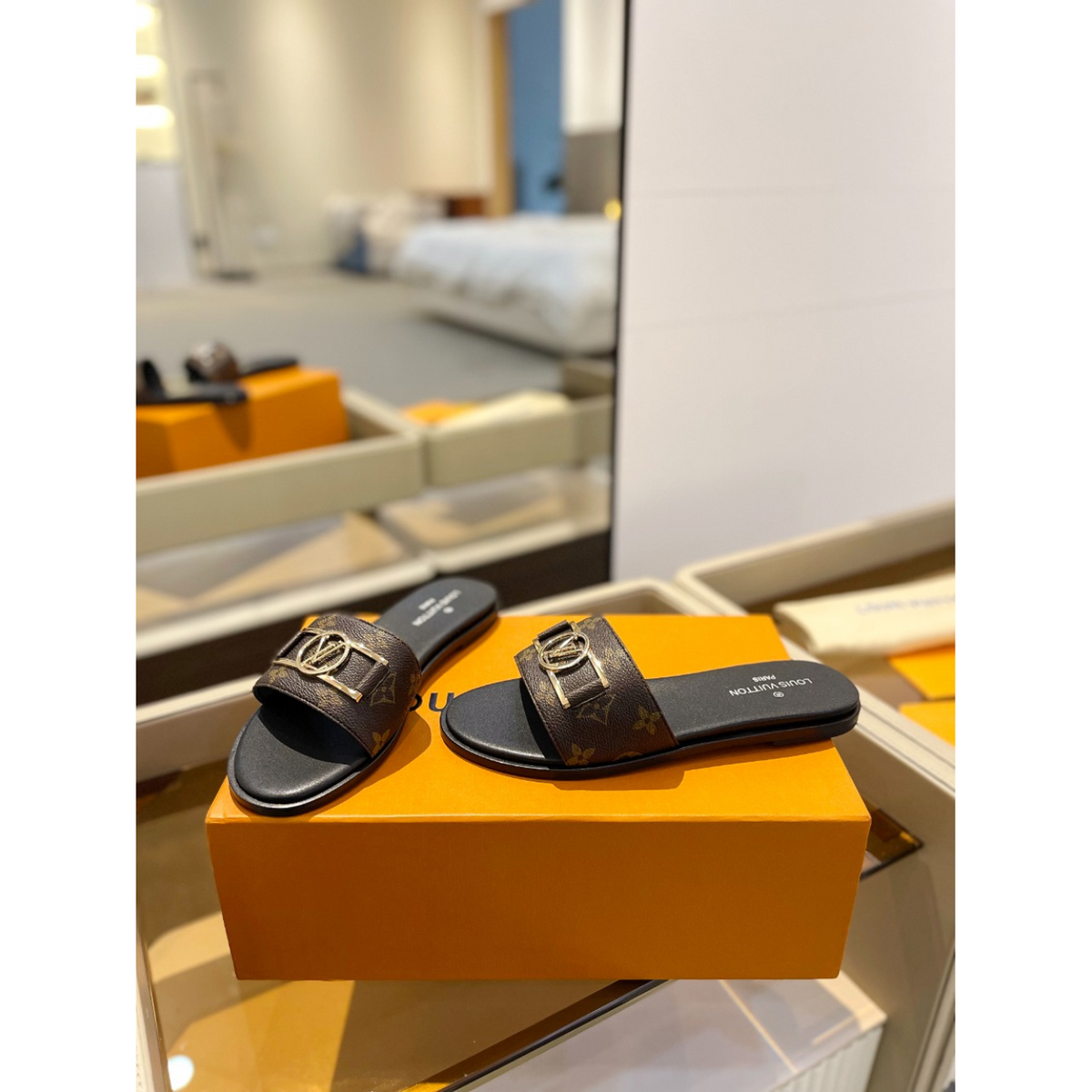 Sandália Louis Vuitton Mule Low Lock It Monogram