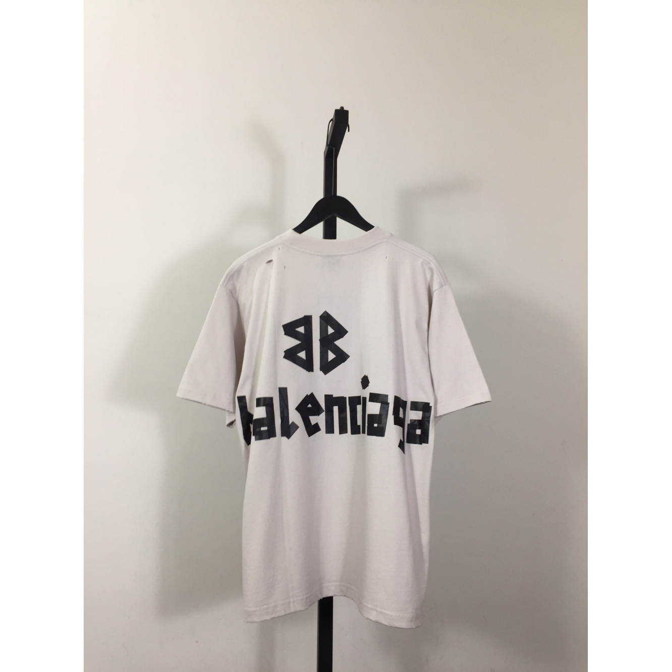 Camiseta de Algodão Balenciaga Oversize "Tape" Branca