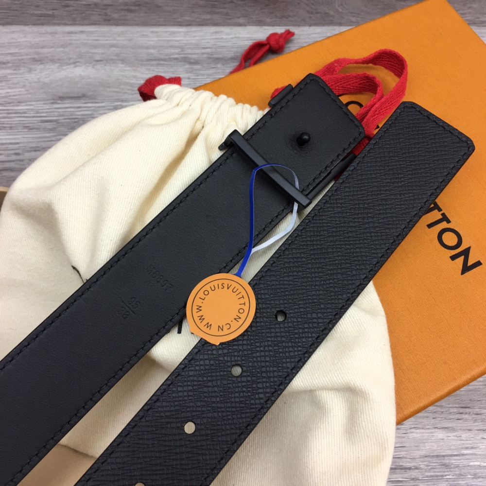 Cinto Louis Vuitton Initiales Preto 4.0cm