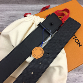Cinto Louis Vuitton Initiales Preto 4.0cm