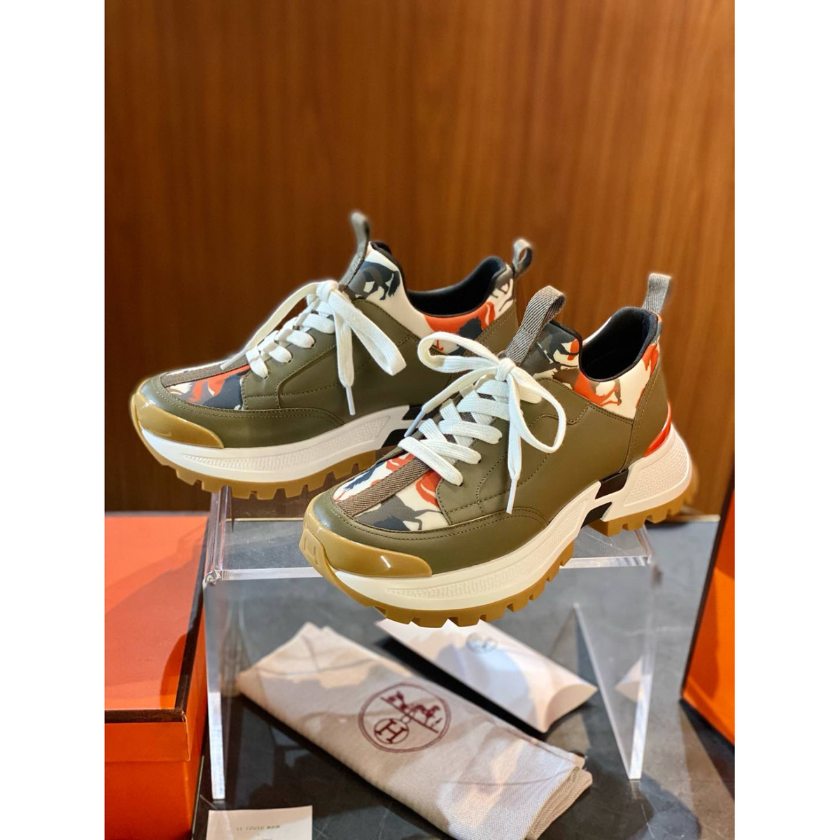 Tênis Hermès Boucing Jump Verde Estampado