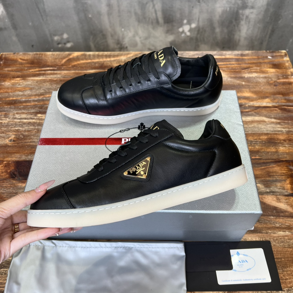 Prada Tênis de Couro com Logo Preta