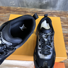 Tênis Louis Vuitton Runner Tatic Preto