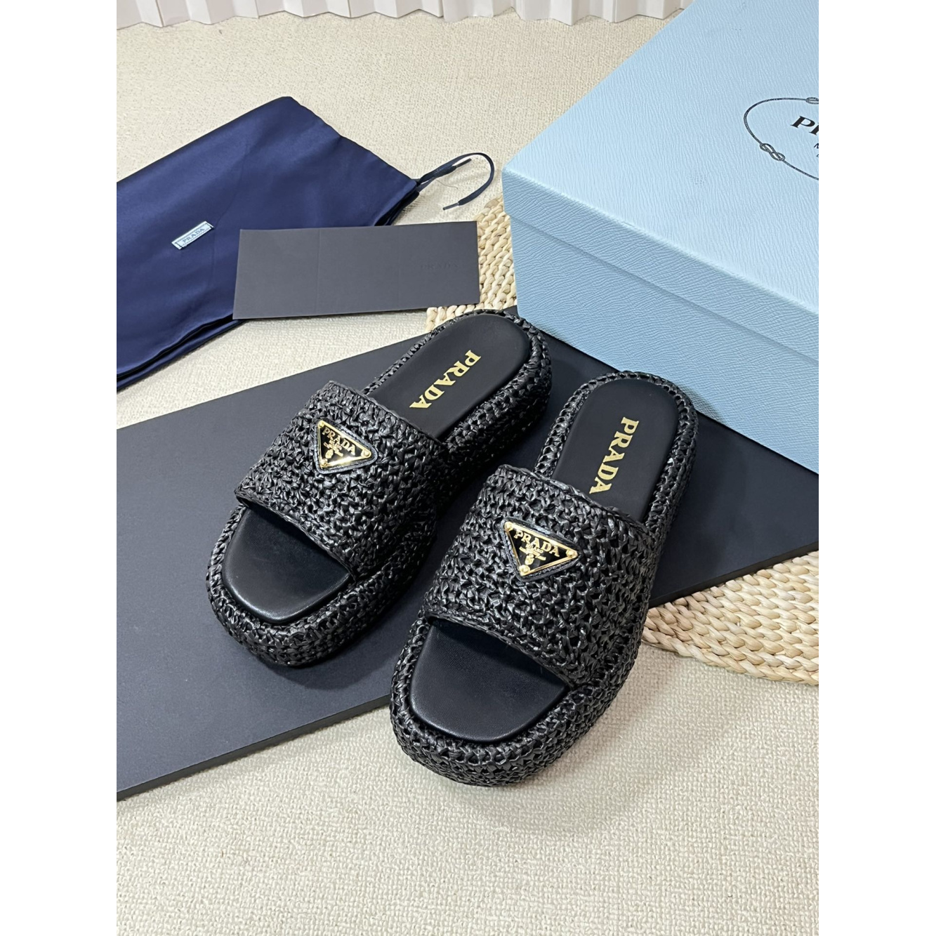 Sandália Prada FlatForm em crochê Preta
