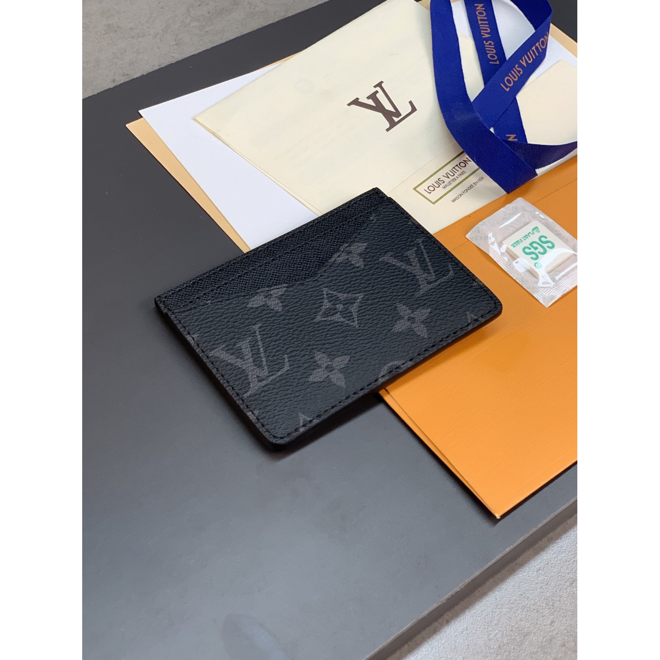 Porta Cartão Louis Vuitton Neo Monogram Eclipse 11x7x0.6CM