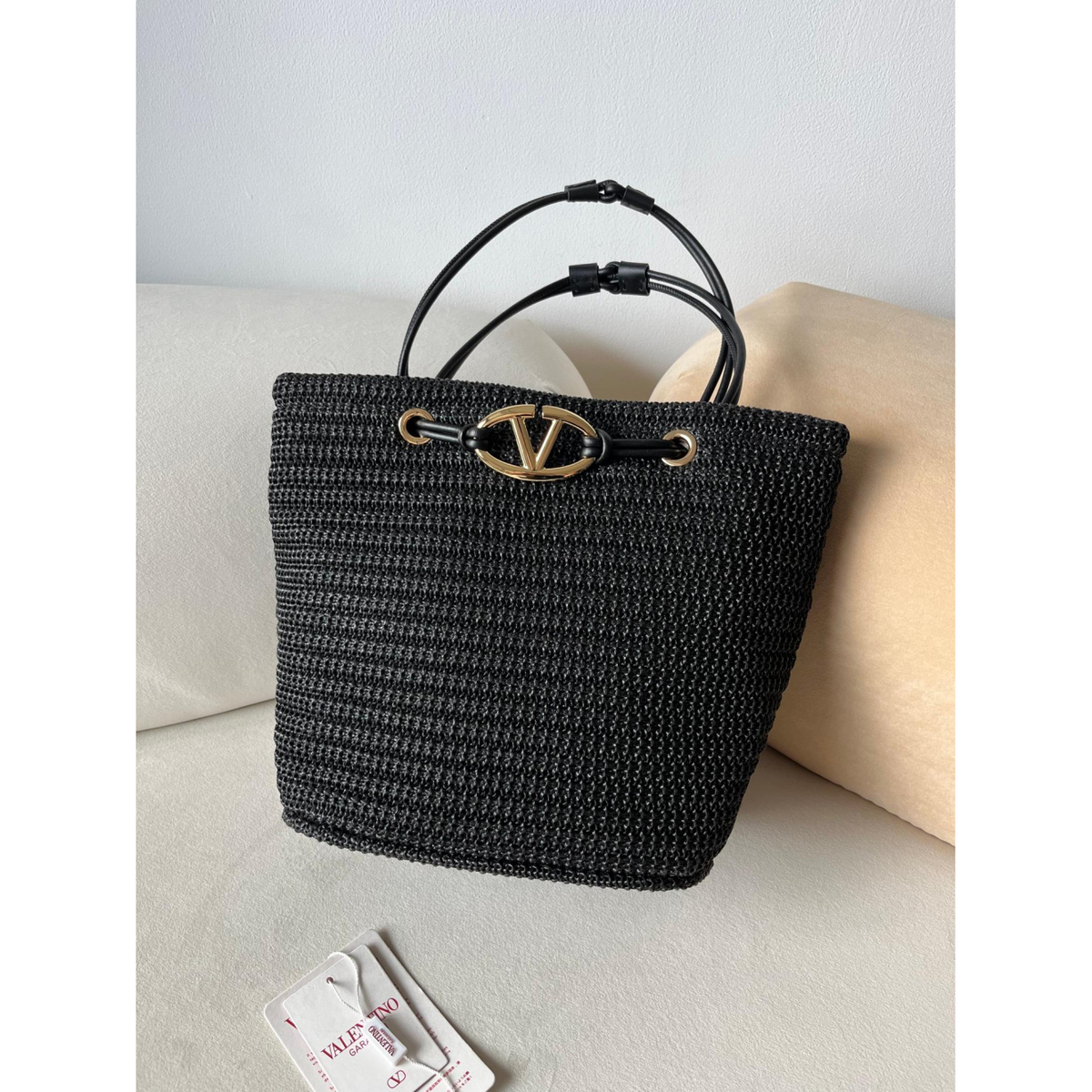 Bolsa Valentino Garavani Tote Escape em Ráfia 36x27x16cm